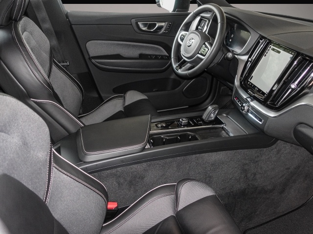 Bild 3 Volvo XC60 R Design 2WD B4 Diesel EU6d StandHZG AHK Le