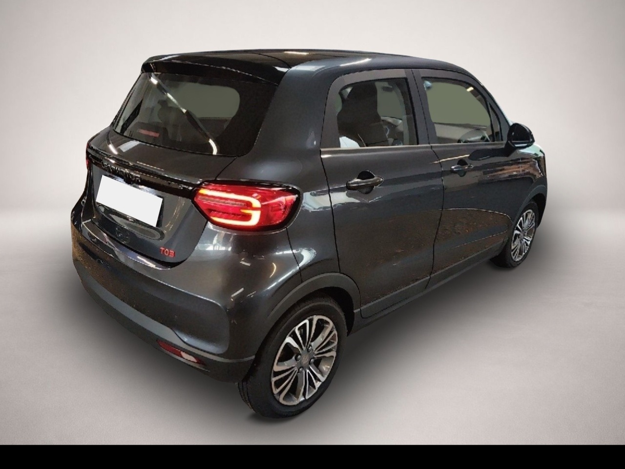 Bild 6 Leapmotor T03 BEV StandHZG Panorama Navi Klimaautom LED-Ta
