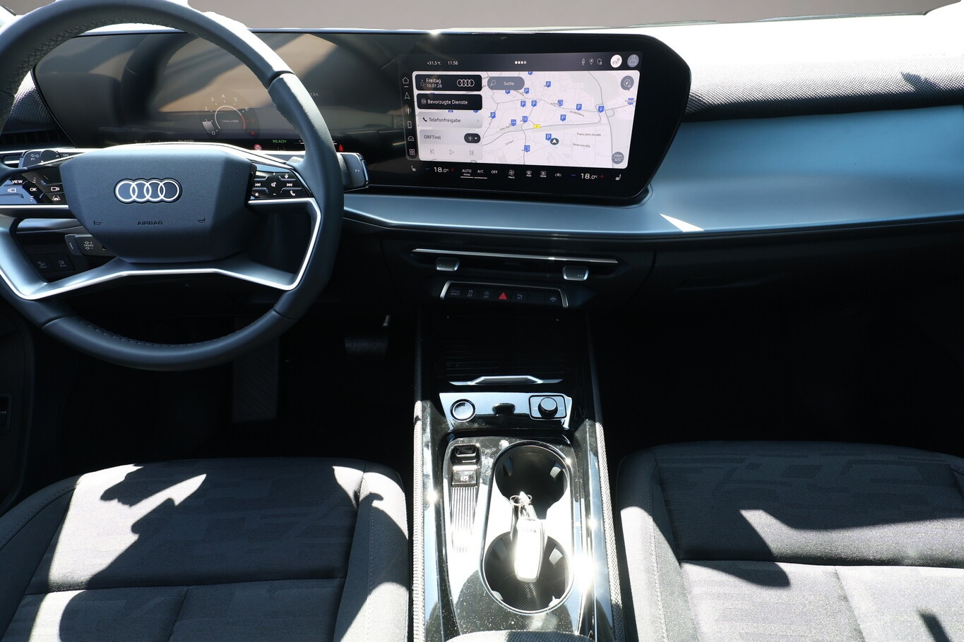 Bild 7 Audi Q3 Tech LED+ KlimaP Keyl ACC PrivG 18Z eHK PDC+