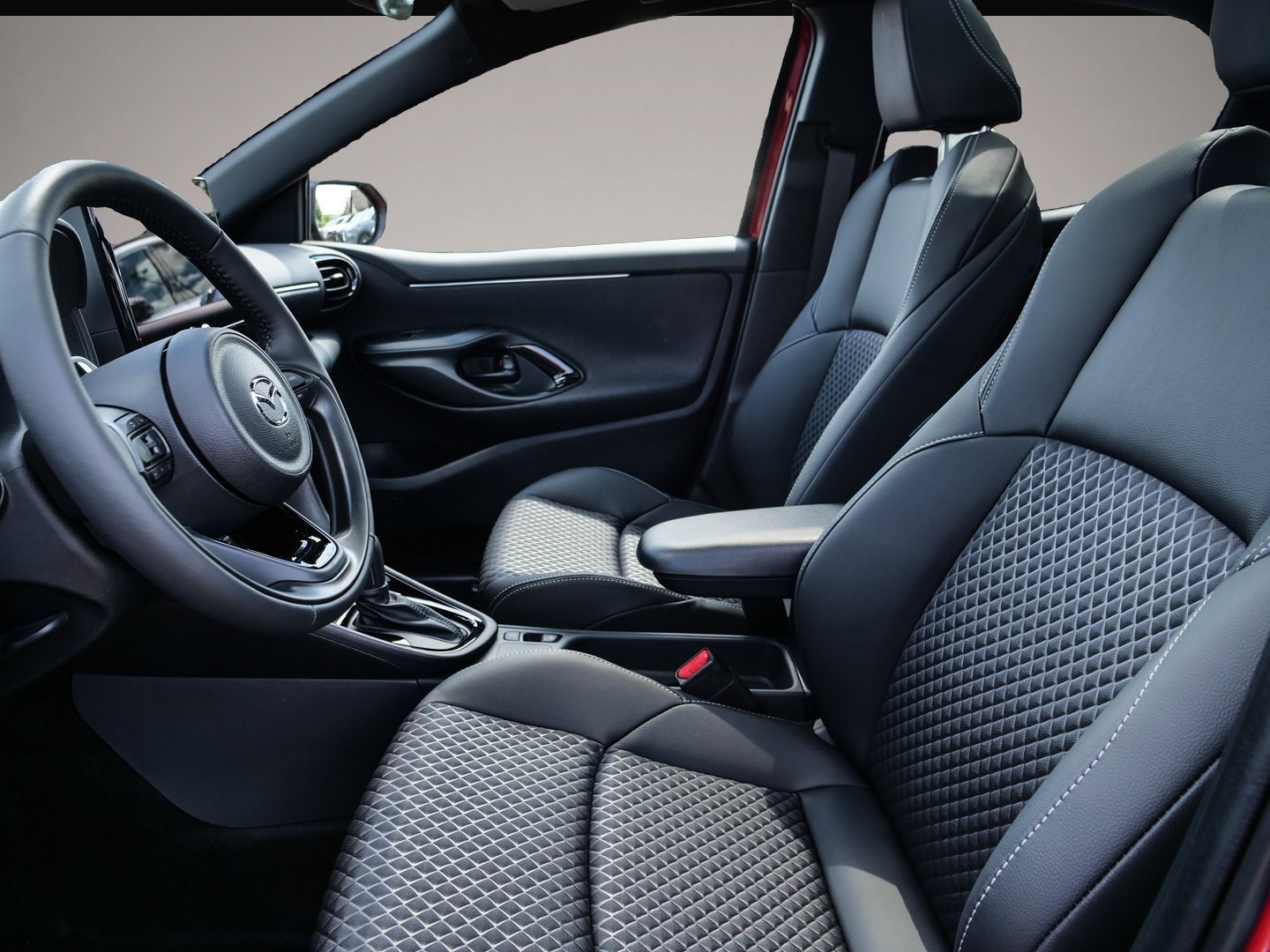 Bild 4 Mazda 2 Hybrid Homura Plus 1.5L VVT-i 116 PS e-CVT FWD