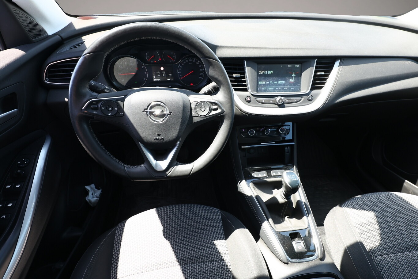Fotografie des Opel Grandland (X) Grandland X 1.2 Turbo 130 Edition LED SHZ PDC