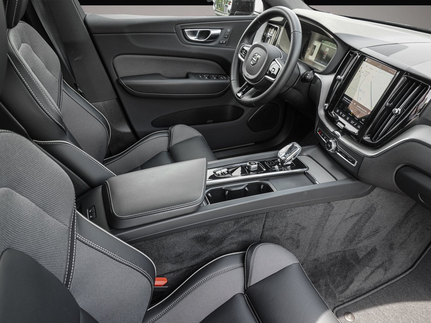Bild 6 Volvo XC60 T8 AWD Plus Black Ed. Plug-In AHK Pano LED