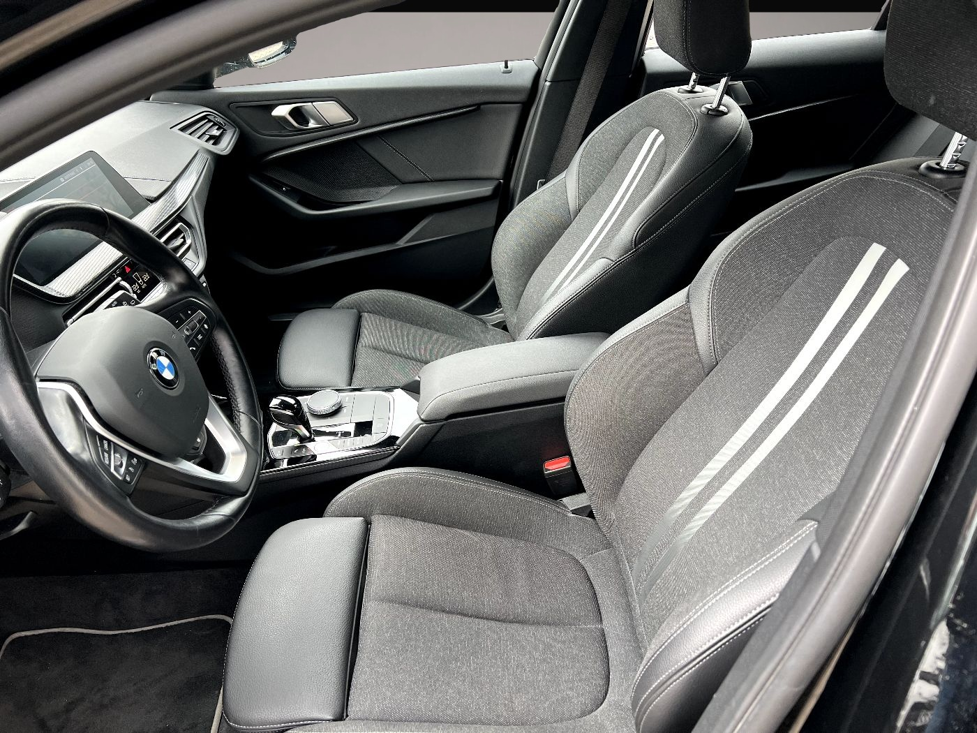 Bild 7 BMW 116 116d Sport Line LED Navi Leder Sitzh. Kamera DAB