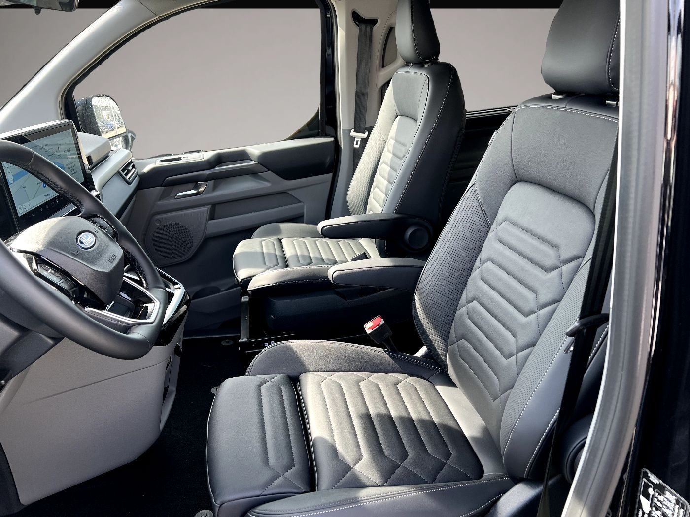 Bild 7 Ford Tourneo Custom L1 2.0 EcoBlue 320 Titanium X