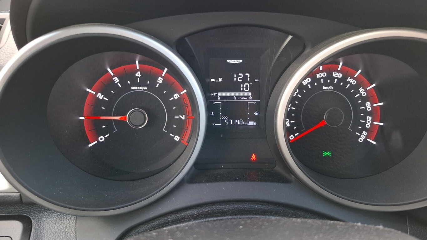 Bild 6 Ssangyong Tivoli 1.6 e-XGi 128 Black & White Nav PDC Temp