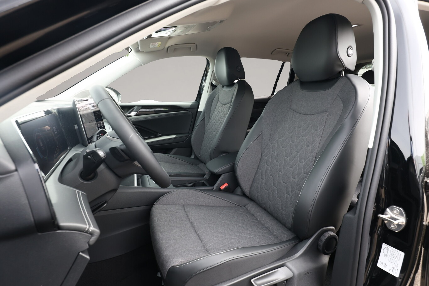 Bild 5 Volkswagen Tiguan DSG LED+ Nav 5JGar IQ.DRIVE SHZ Keyl 17Z
