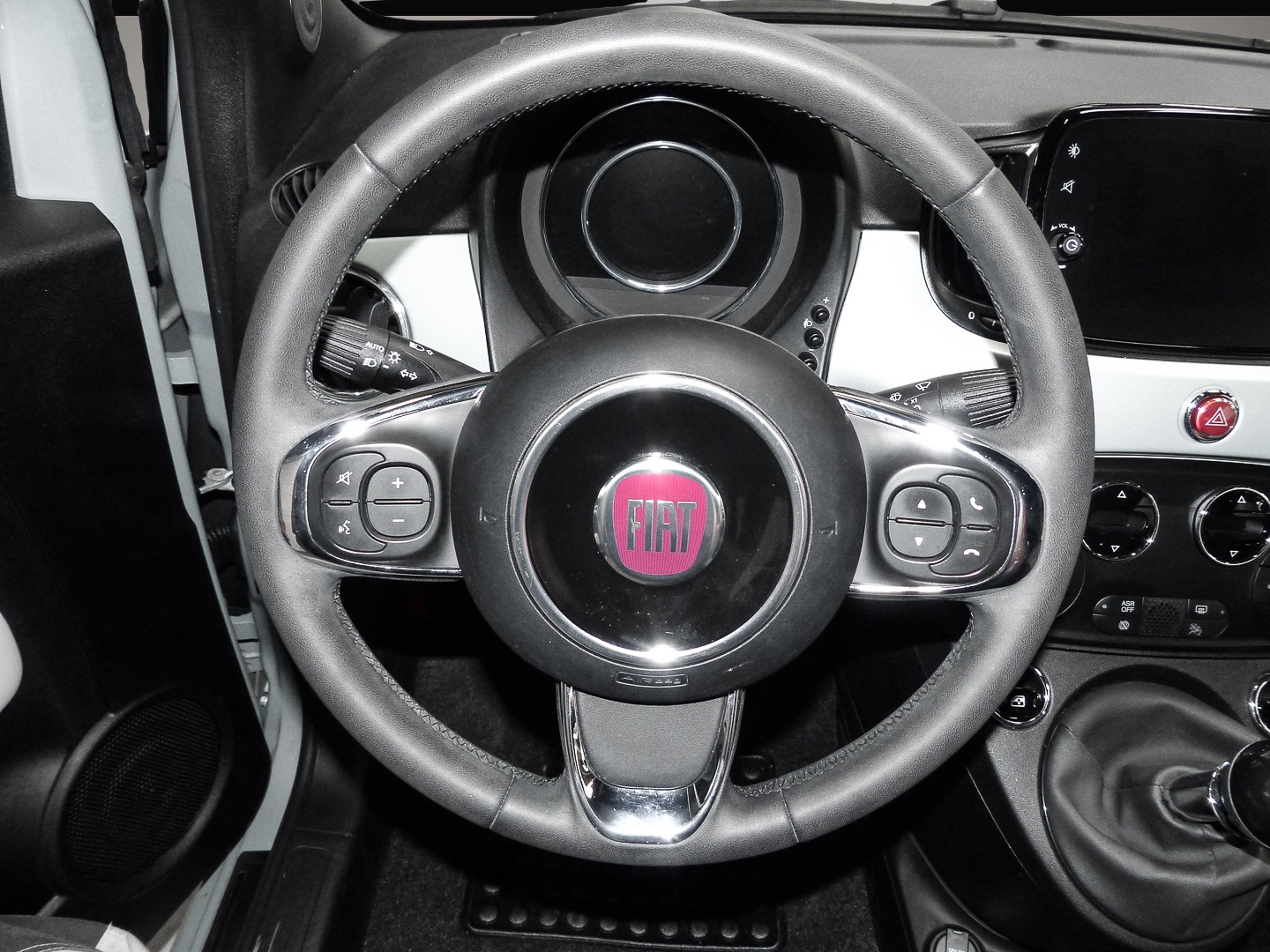 Bild 6 Fiat 500C Hybrid Dolcevita Navi Apple CarPlay Klimaau