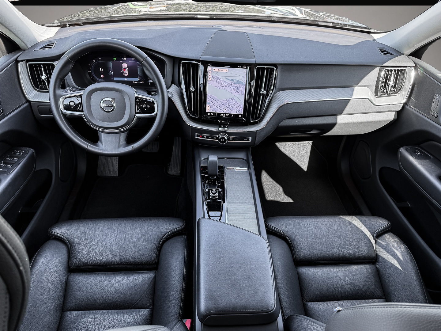 Bild 5 Volvo XC60 Plus Dark 2WD B4 Diesel EU6d Digitales Cock