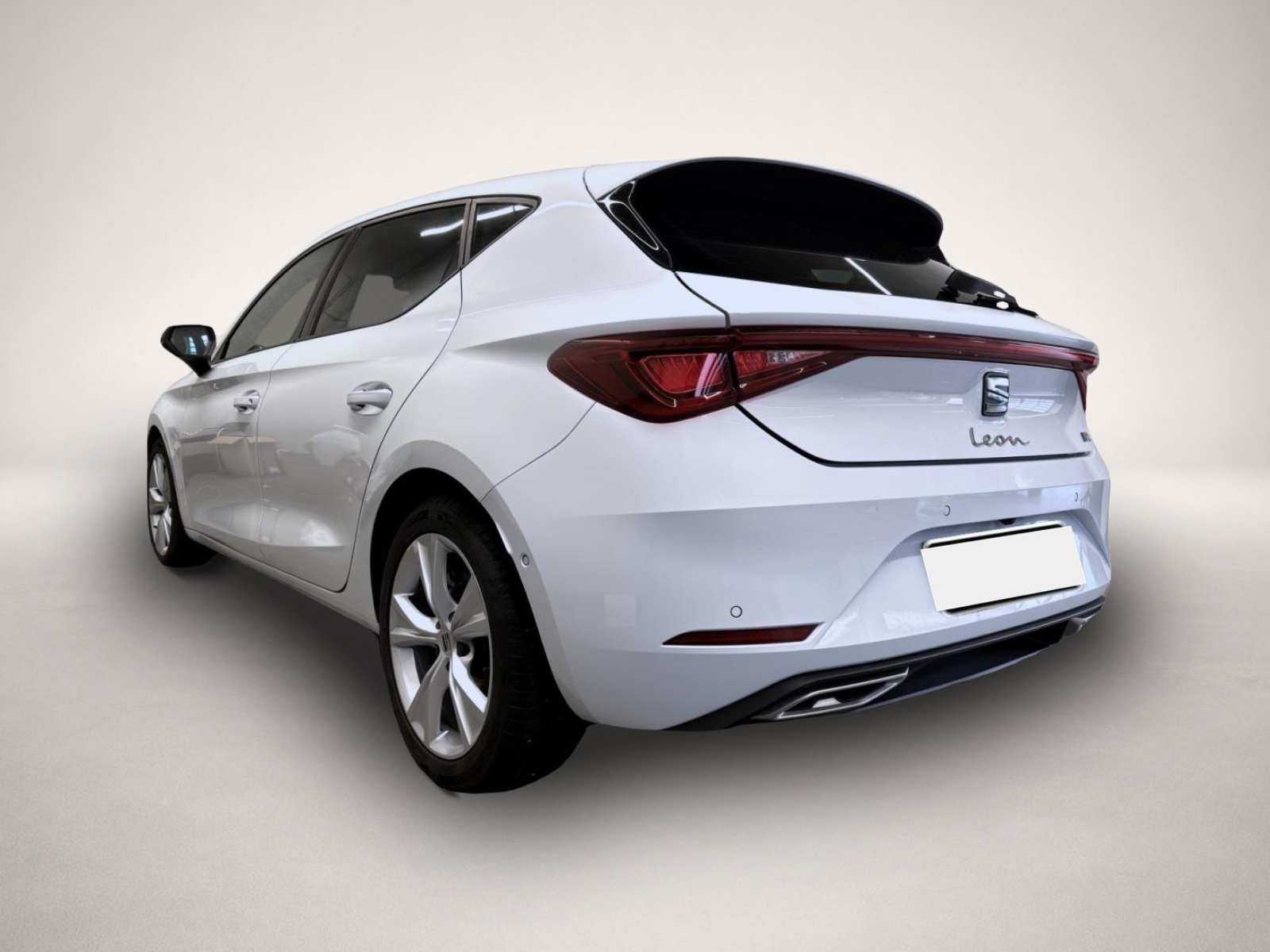 Fotografie des Seat Leon 1.5 TSI AB249EUR FR NAVI REAR VIEW SHZ