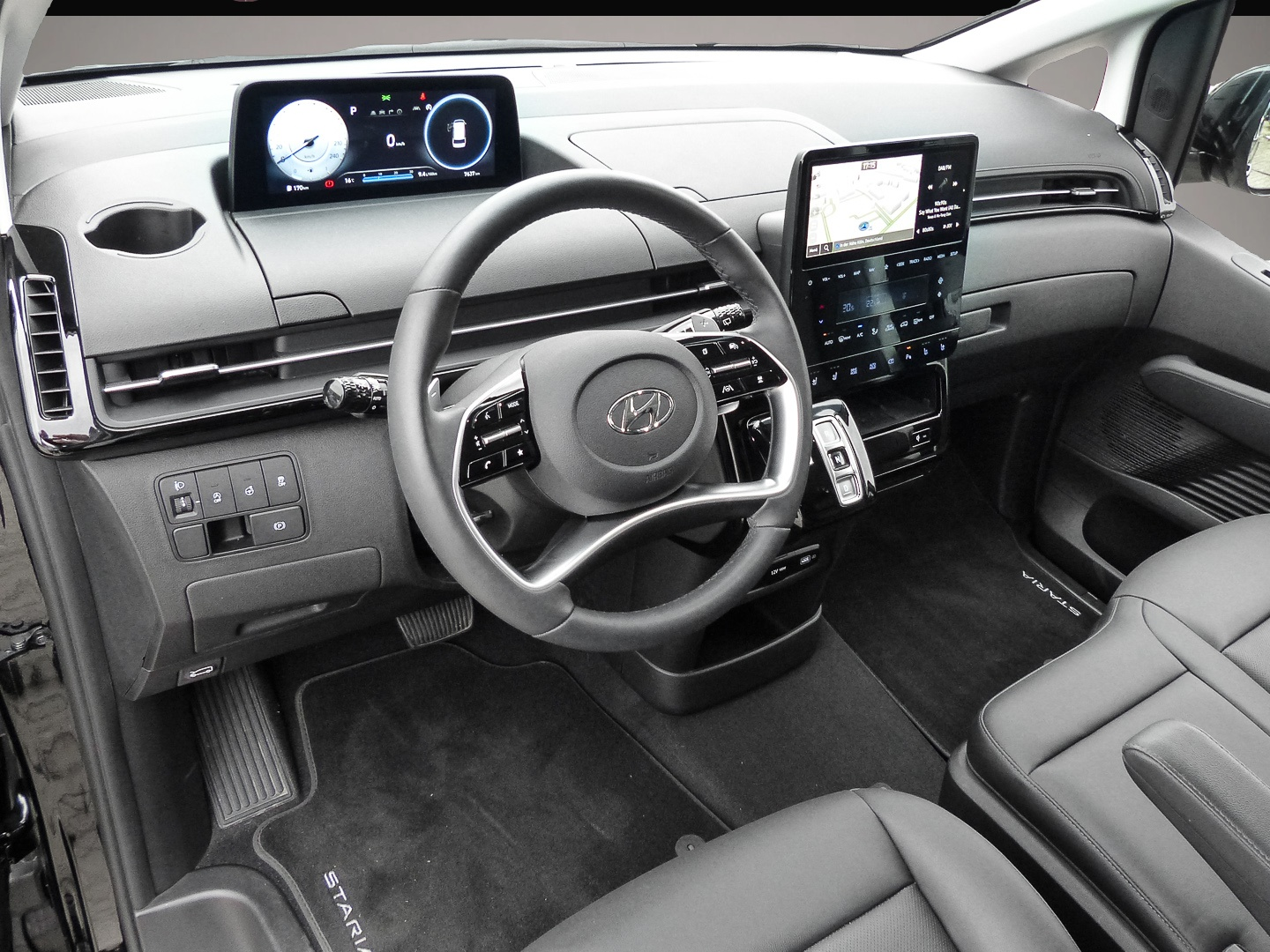Bild 4 Hyundai STARIA Prime CRDi Panorama Schiebedach Navi Lede
