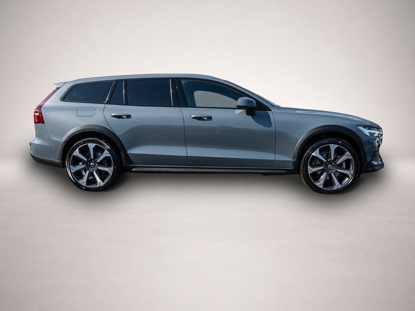 Bild 4 Volvo V60 Cross Country B4 AWD Plus LED Harman/Karon 3