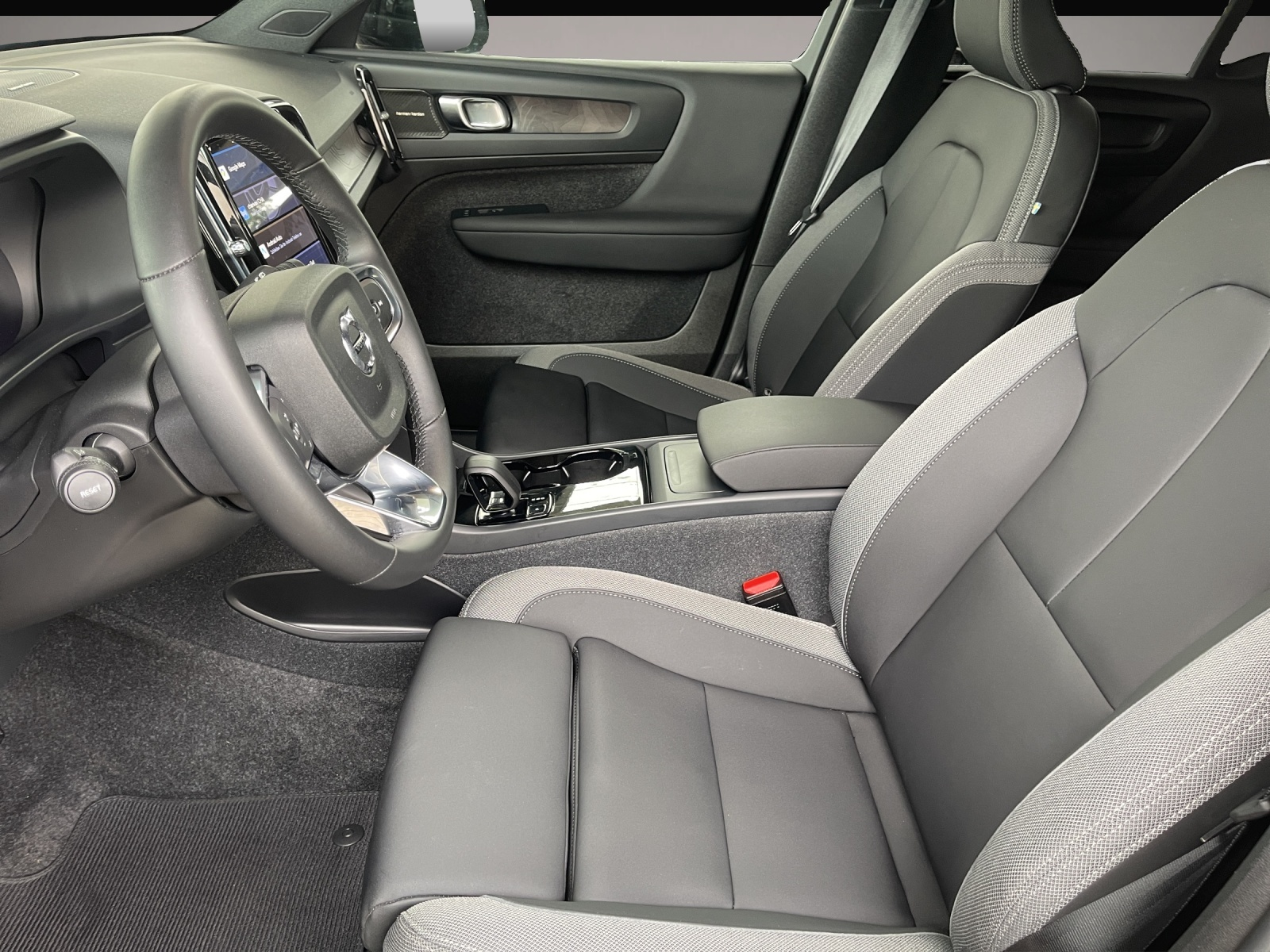 Fotografie des Volvo XC40 XC40E Ultimate Pure AHK*AWD*SHZ*DAB*StHZG*