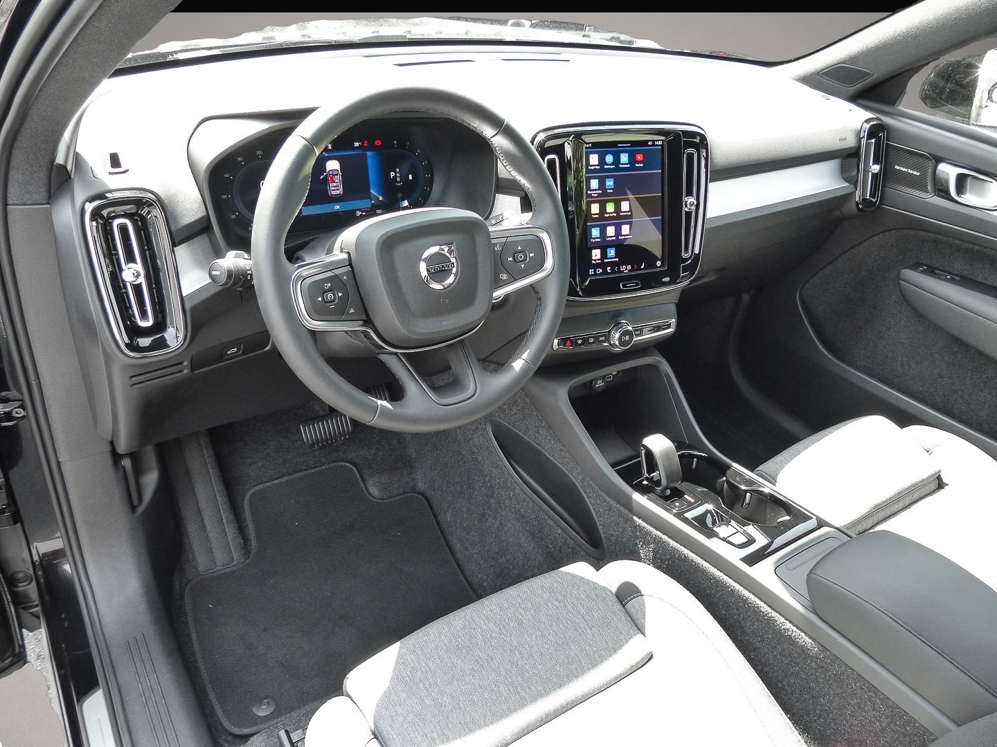 Bild 6 Volvo XC40 B4 2WD Plus Black Edition Plus