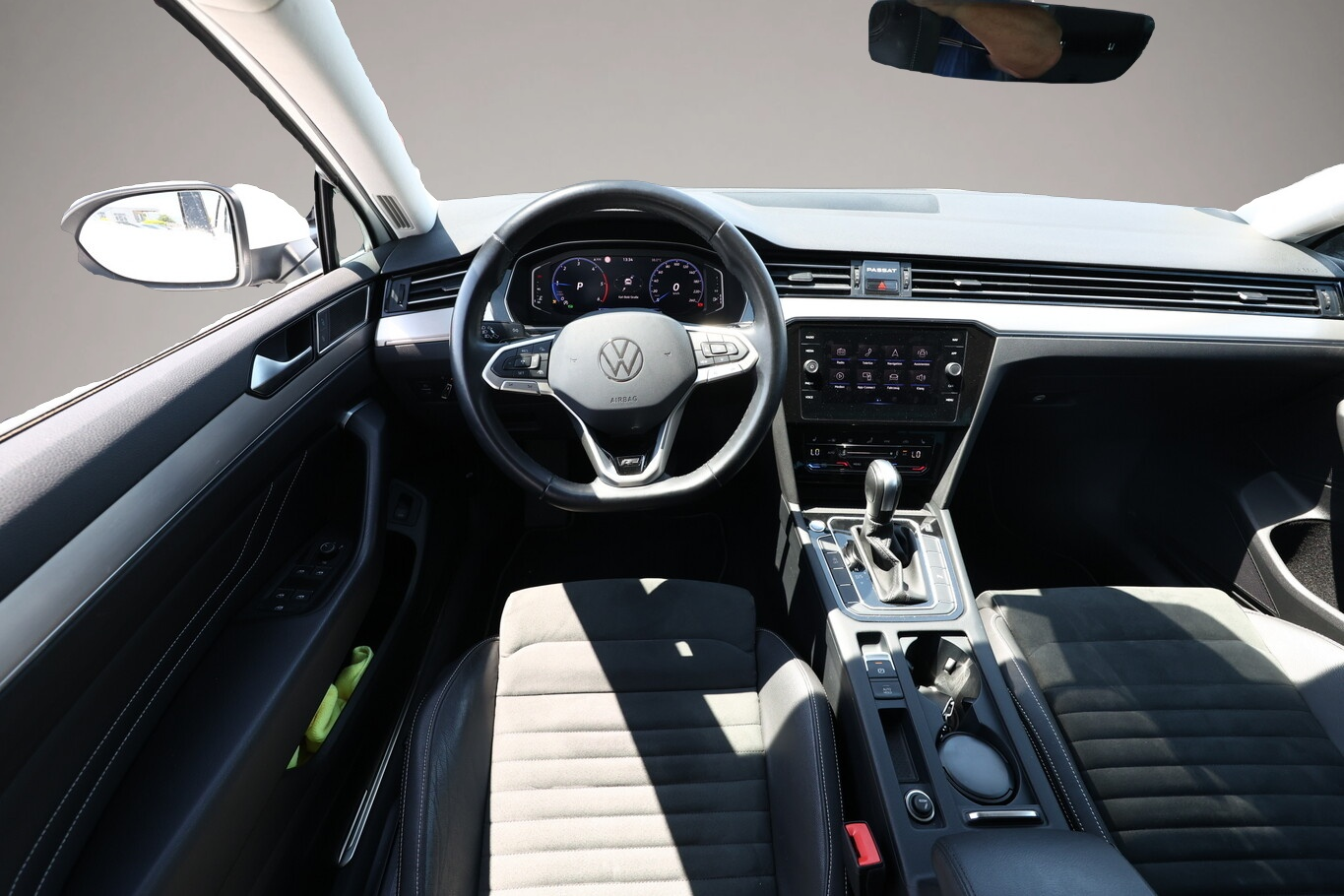 Bild 6 Volkswagen Passat Variant TDI 200 DSG Elegance R-line Nav