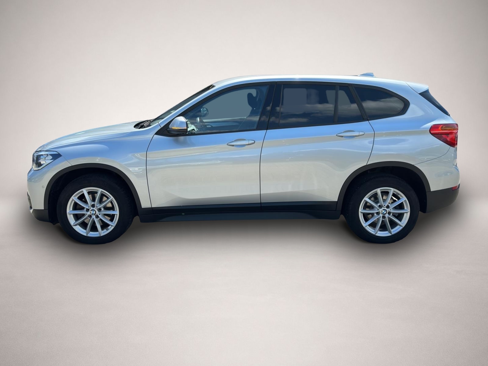 Bild 3 BMW X1 sDrive 18i Advantage NAVI KAMERA SHZ DAB