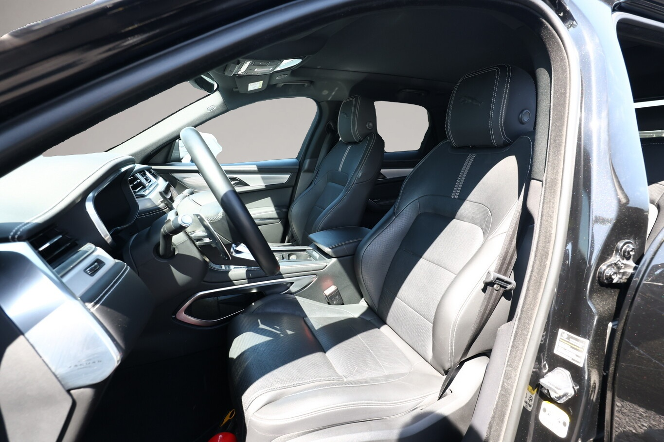 Bild 5 Jaguar F-PACE P250 R-Dynamic S AWD LED Nav KeyL Temp