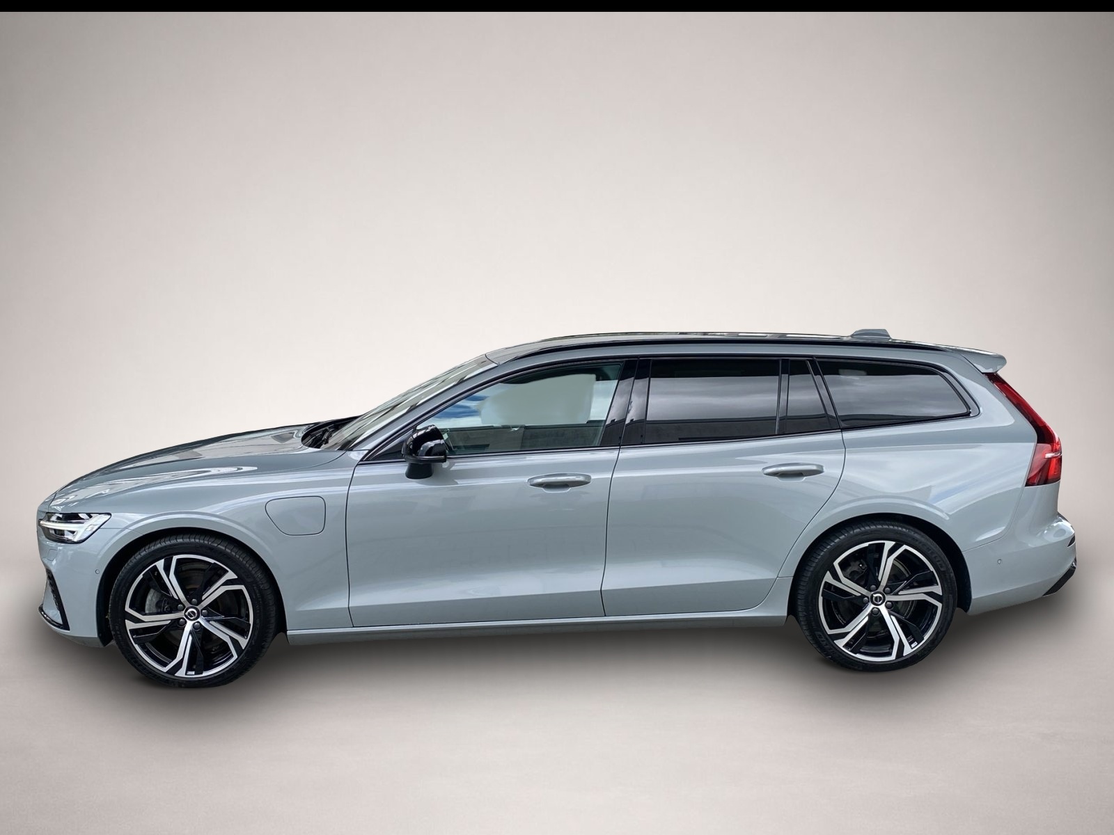 Bild 2 Volvo V60 Kombi T8 Plus Dark Recharge WiPa*LED*DAB*Nav