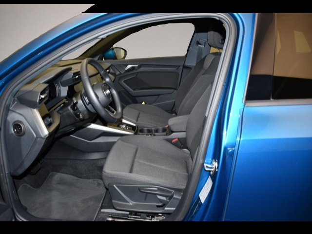 Fotografie des Audi A3 Sportback 35 TFSI S-tronic advanced Einparkhi
