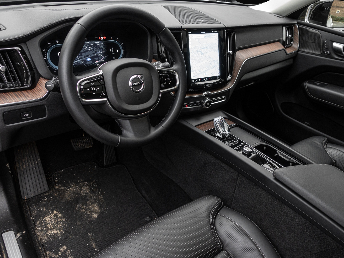 Bild 4 Volvo XC60 Ultimate Dark AWD HUD StandHZG AHK Digitale