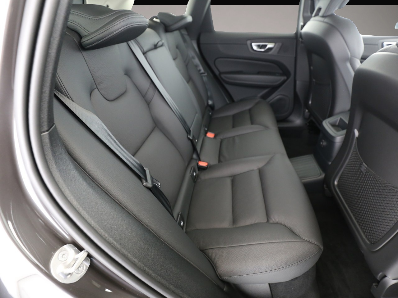 Bild 4 Volvo XC60 Plus Dark Recharge Plug-In Hybrid AWD T8 Tw