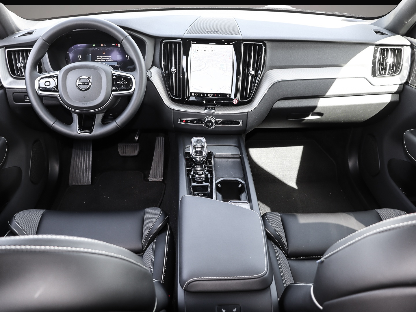 Bild 4 Volvo XC60 Plus Dark Recharge Plug-In Hybrid AWD T8 Tw