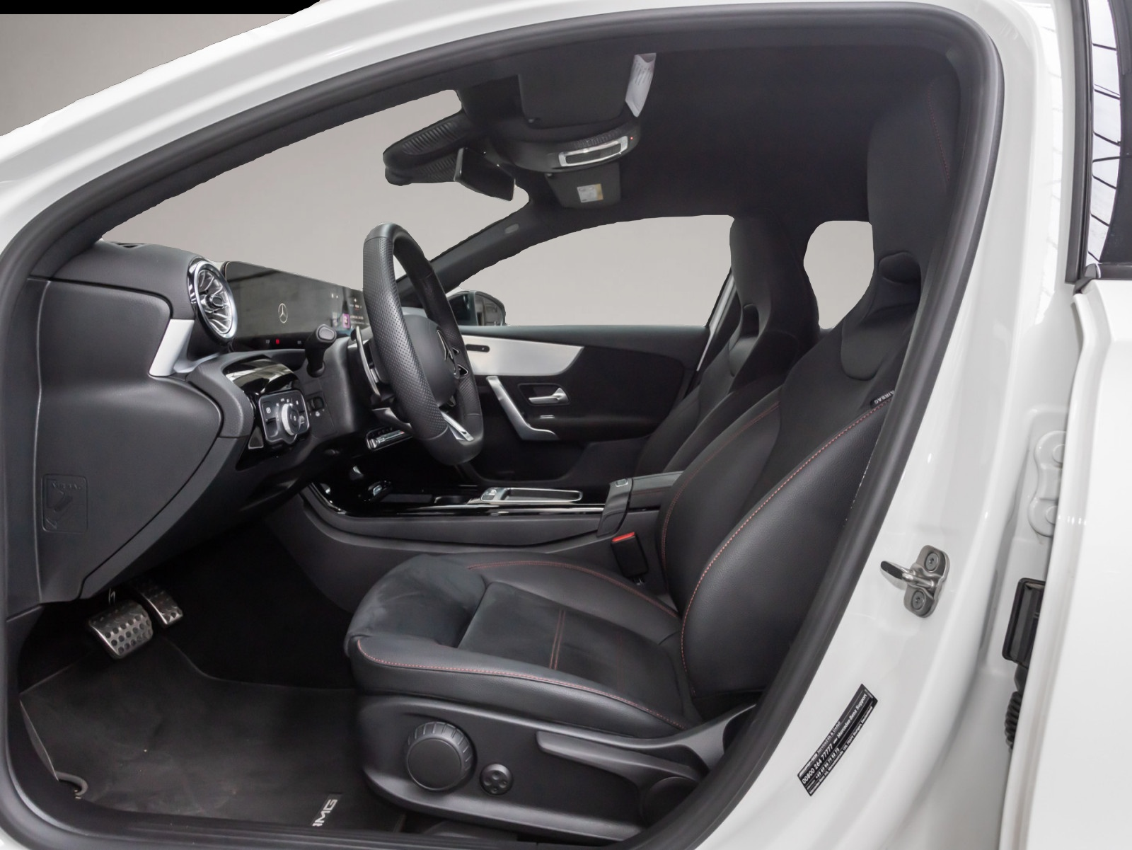 Bild 7 Mercedes-Benz A 35 AMG
