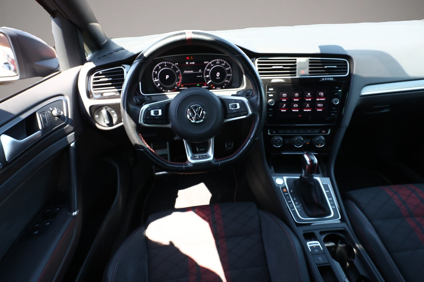 Bild 6 Volkswagen Golf VII GTI TCR 2.0 TSI 290 DSG Nav KeyL ACC