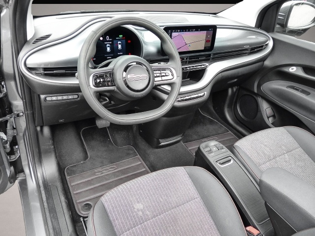 Bild 4 Fiat 500 e Icon Navi Digitales Cockpit Apple CarPlay