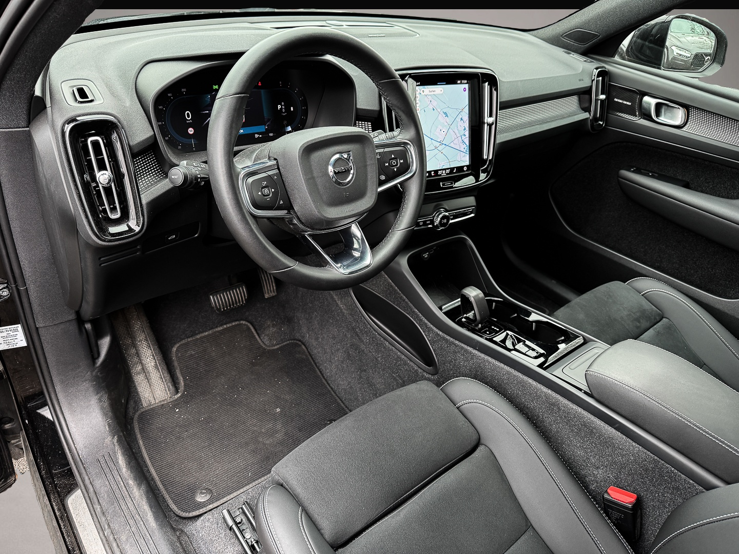 Bild 4 Volvo XC40 Ultimate Dark 2WD StandHZG Digitales Cockpi