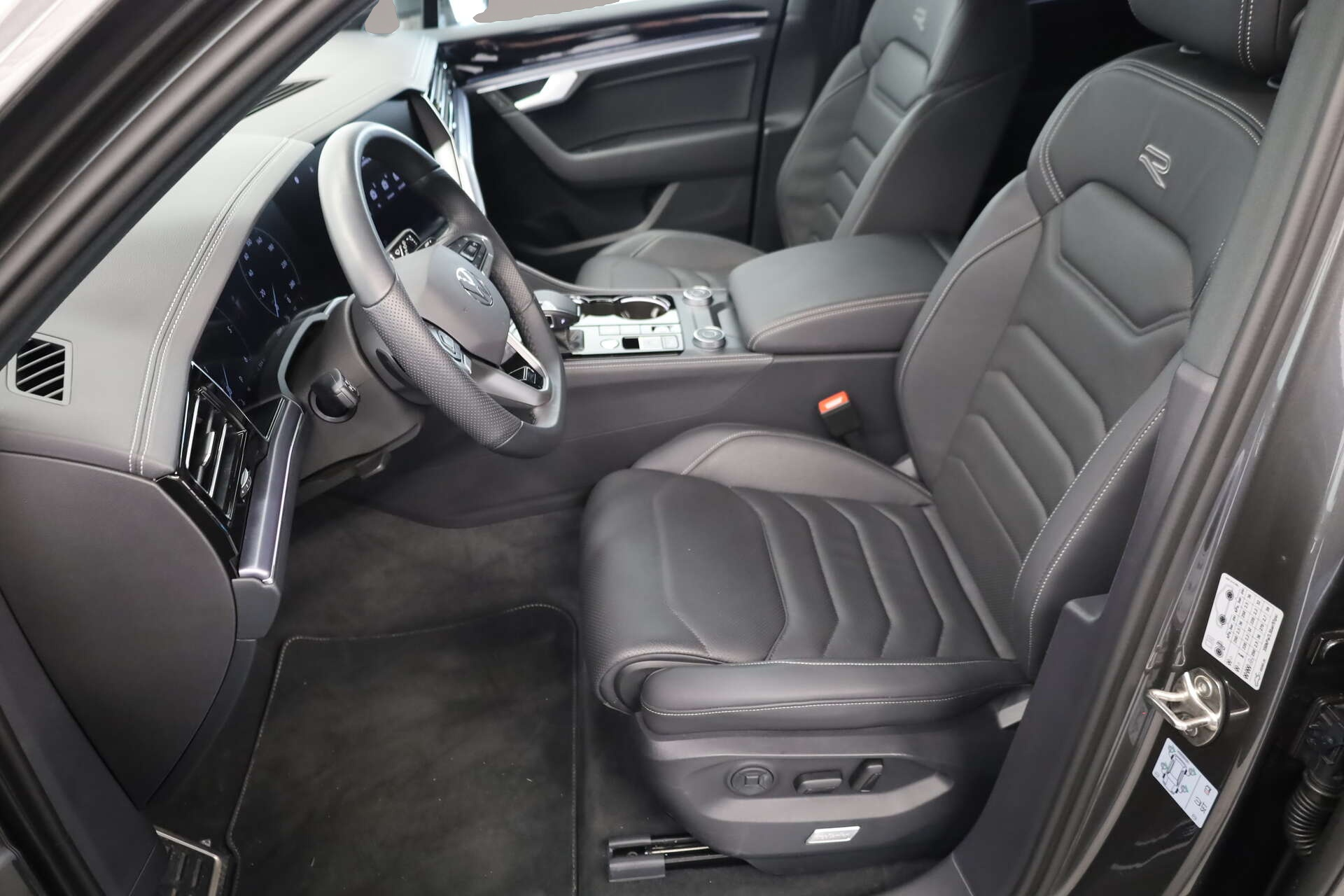 Fotografie des Volkswagen Touareg 3.0 TDI V6 4Motion R-Line