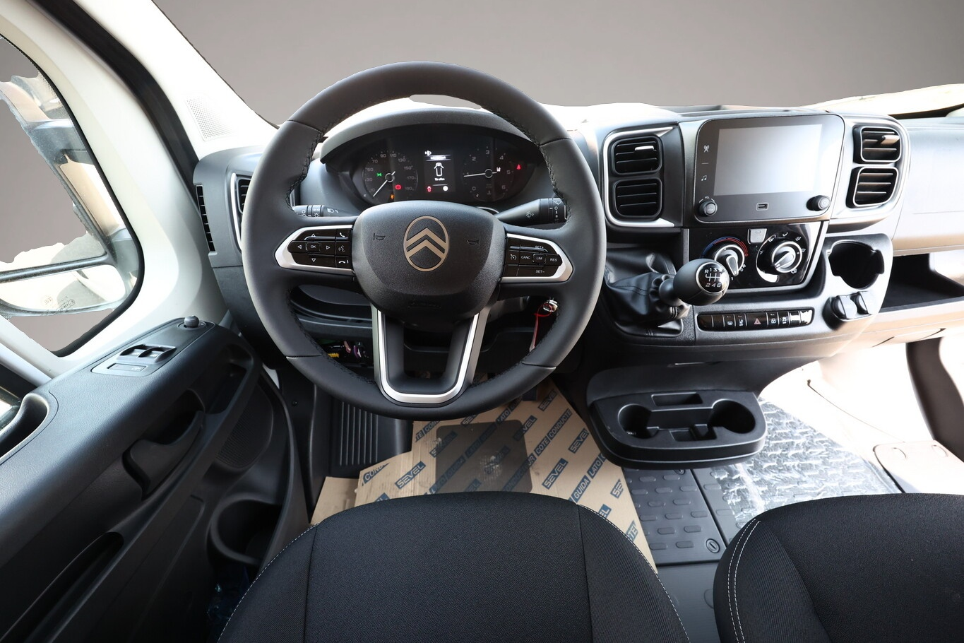 Bild 4 Citroën Jumper 35+ L4H2 CarPlay CargoP PremiumC E-Rad