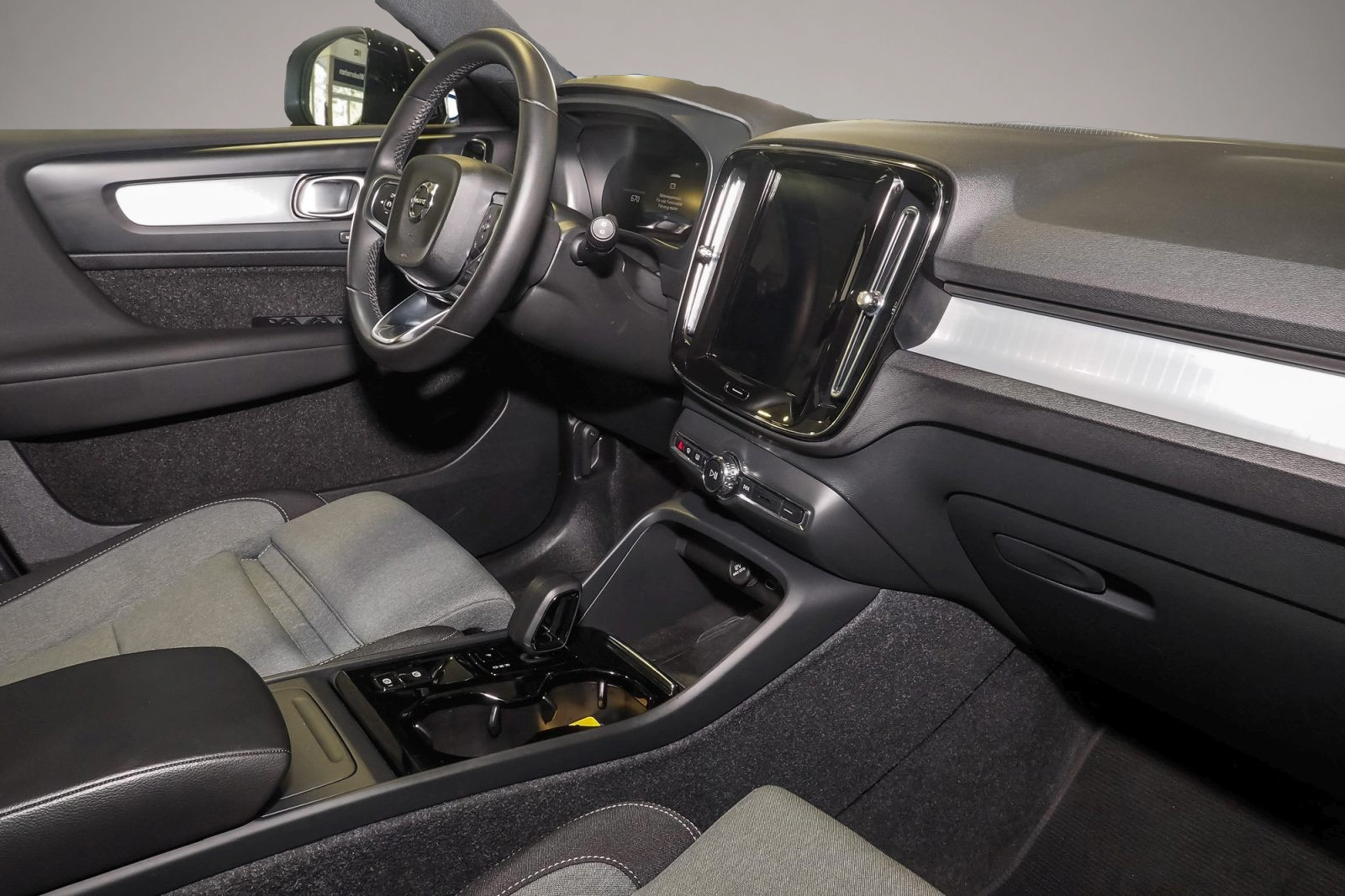 Bild 6 Volvo XC40 B3 2WD Plus Dark Aut.-Navi*AHK*360°Kamera*H