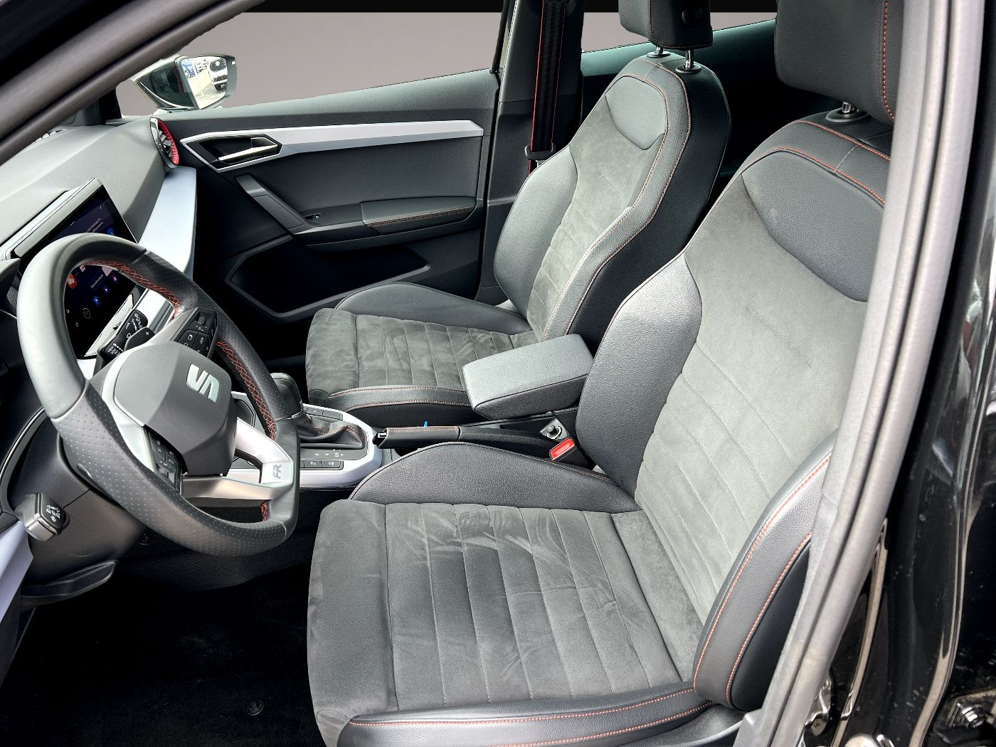 Bild 7 Seat Arona 1.0 TSI FR *LED Navi Leder AHK ACC Sitzh.*