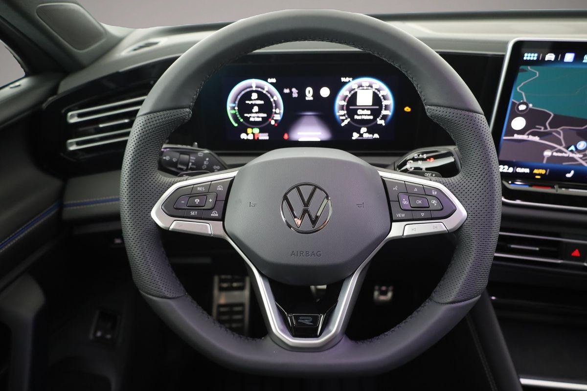 Fotografie 6 des Volkswagen Tiguan 1.5 eHybrid R-LINE Black, Pano, 20-Zoll,