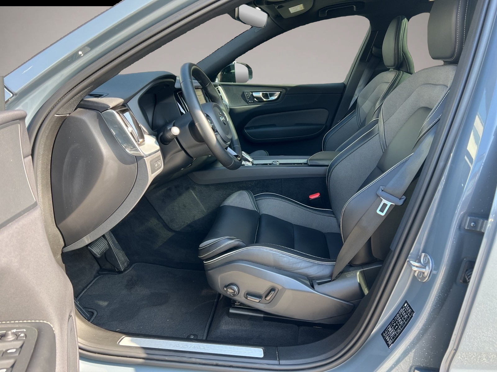 Bild 7 Volvo XC60 T8 R Design Recharge AHK*AWD*Pano*4xShz*
