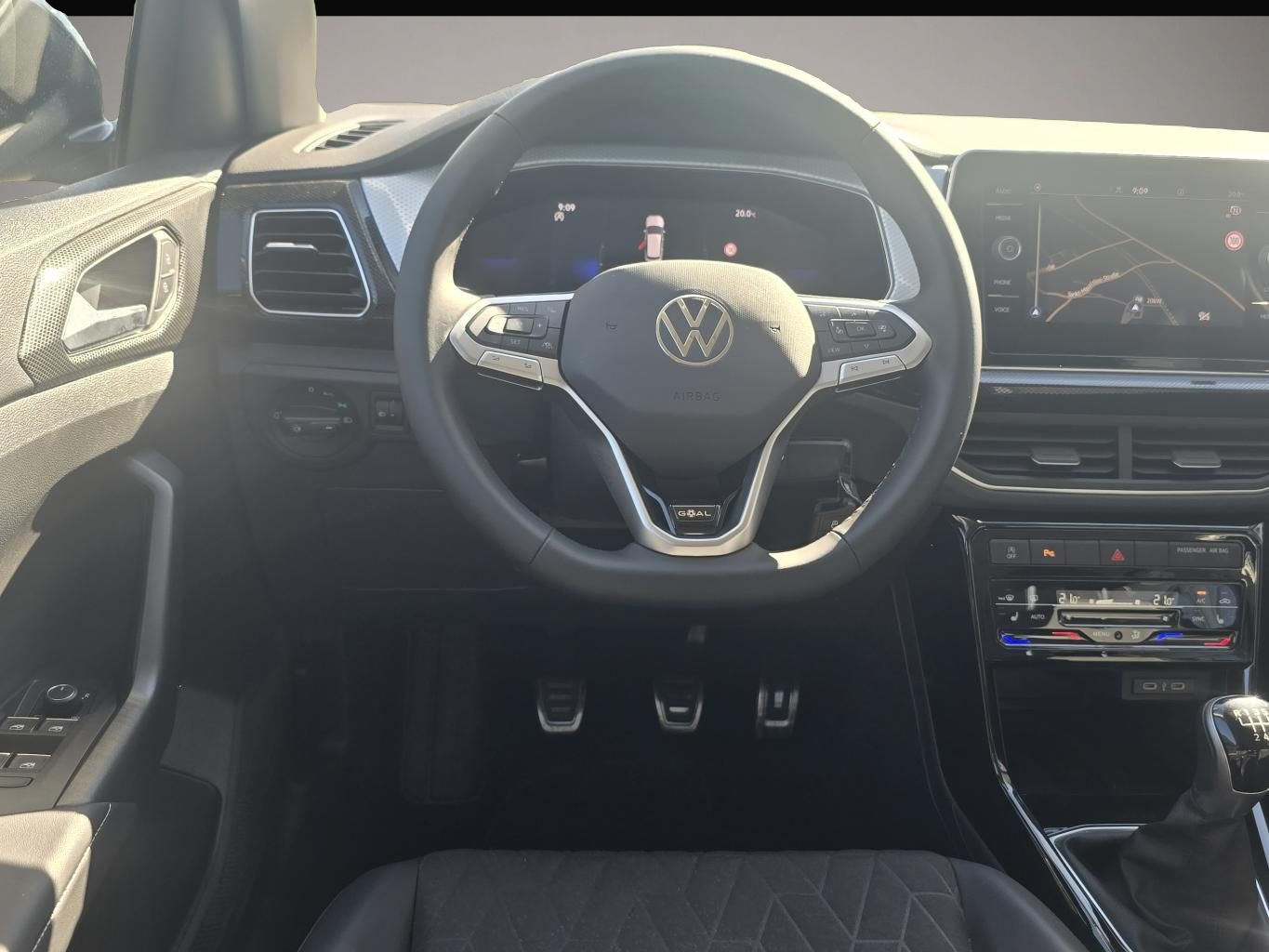 Fotografie des Volkswagen T-Cross 1.0 TSI LIFE GOAL AHK+GARANTIE+APP-CONNE