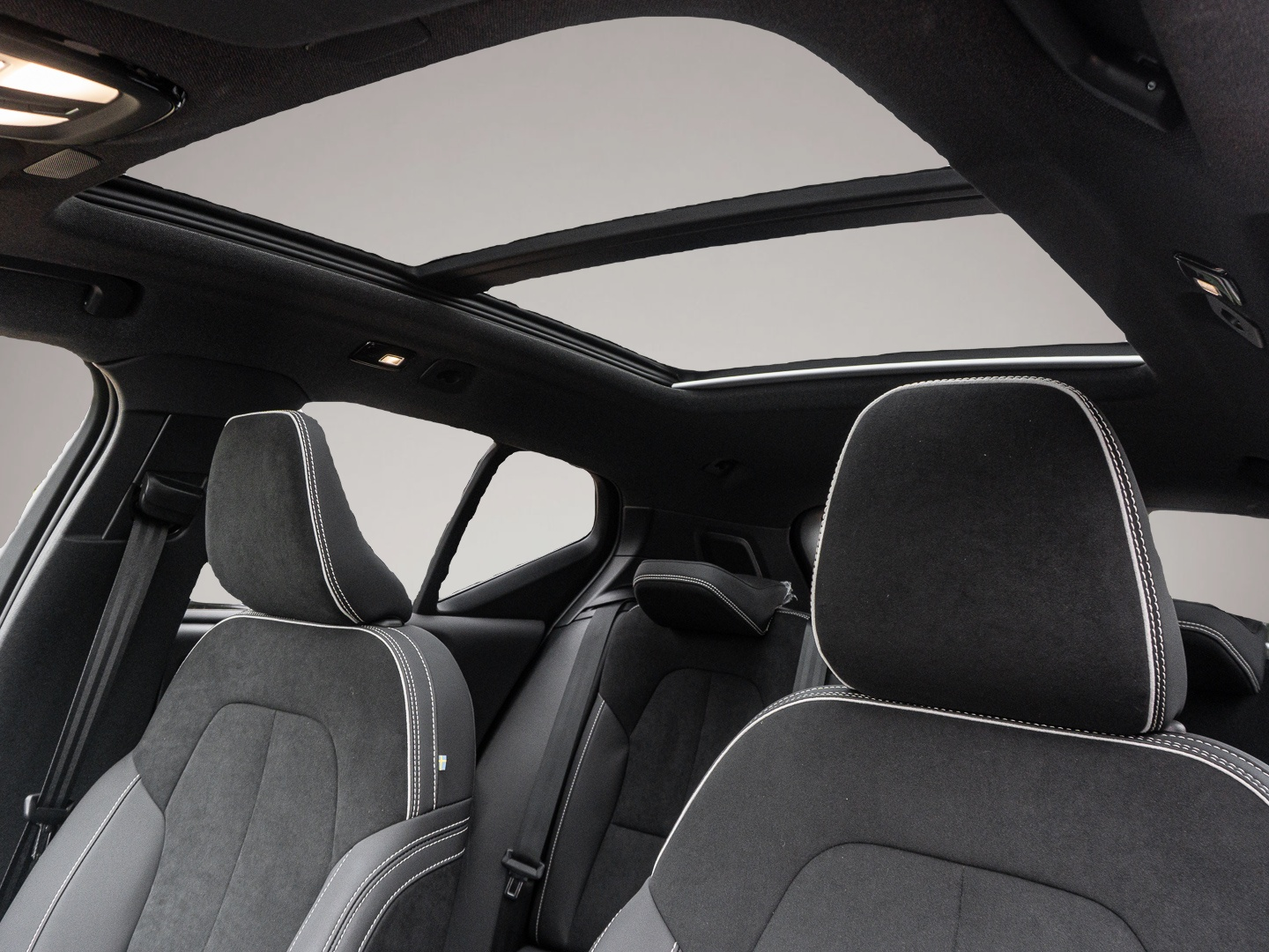 Bild 6 Volvo XC40 Plus Dark 2WD El. Panodach Digitales Cockpi