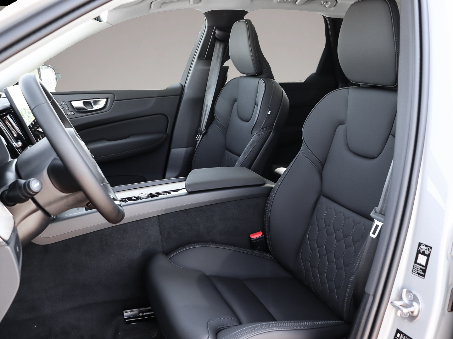 Bild 6 Volvo XC60 B5 AWD Plus Dark Panorama Head-Up