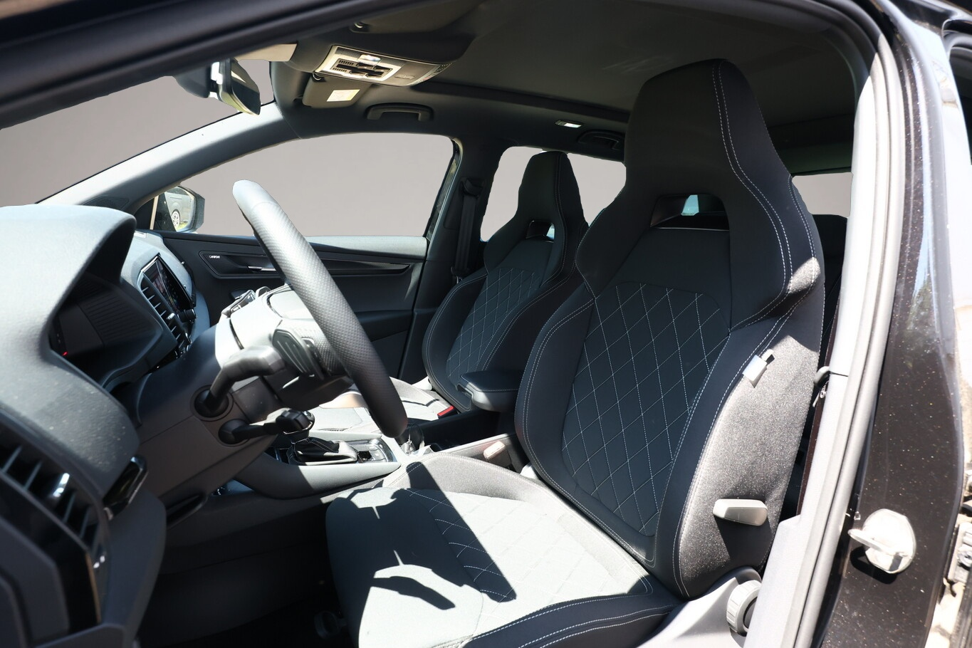 Bild 5 Skoda Karoq DSG Sportl Pano Matrix Nav 360° Canton ACC
