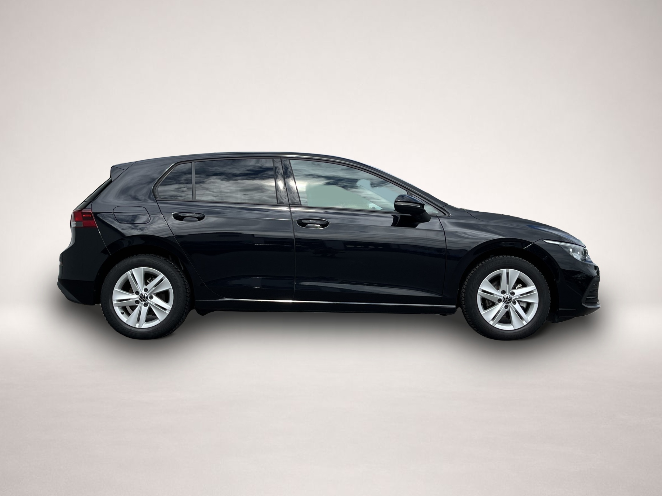 Bild 4 Volkswagen Golf 1.5 TSI Life Navi LED RFK SHZ LR-HZG DAB