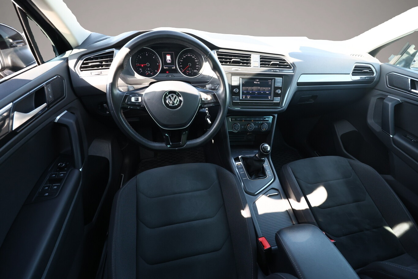 Bild 7 Volkswagen Tiguan 2.0 TDI 150 Highline LED PDC ACC SHZ 19Z