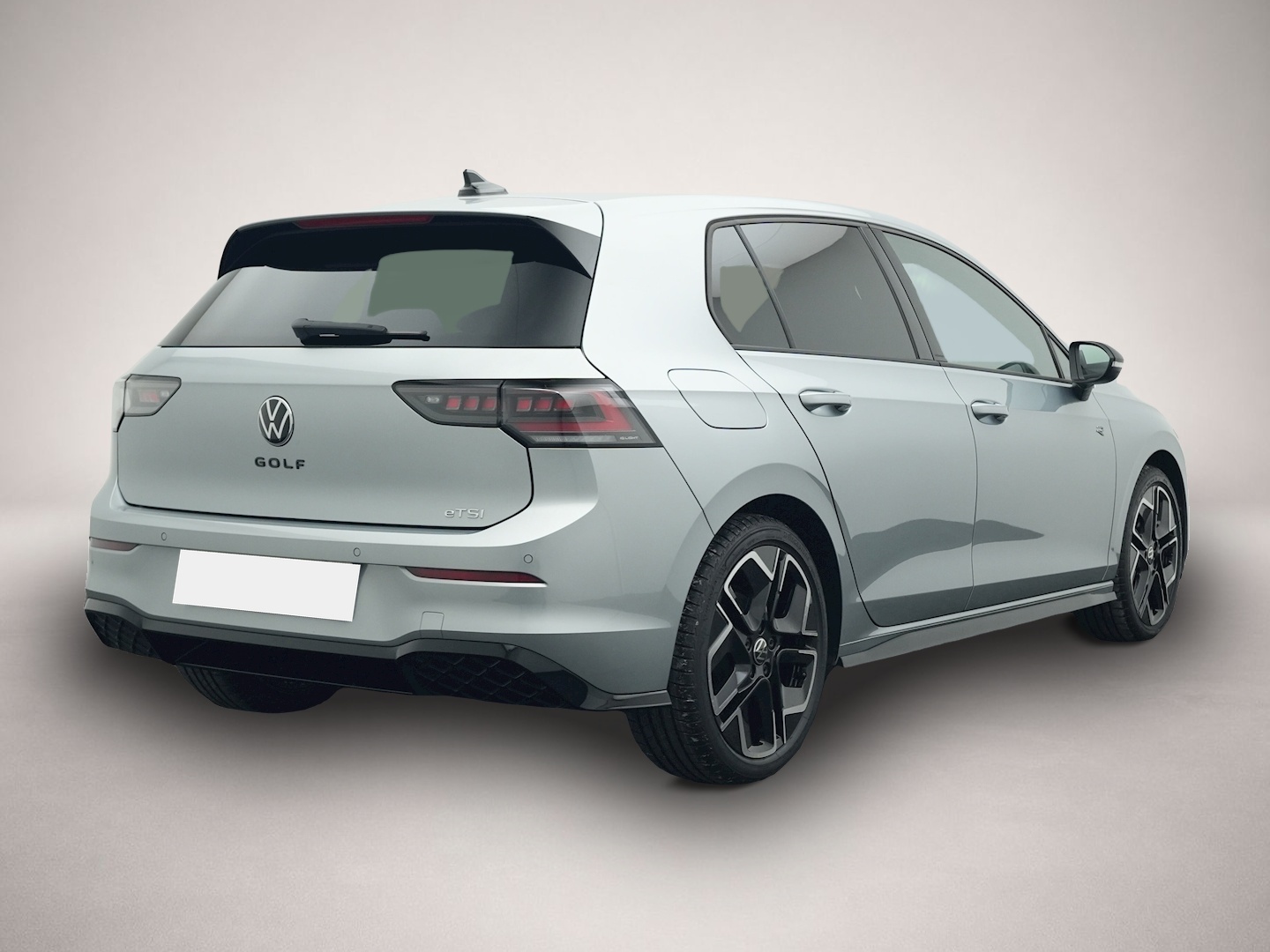Fotografie des Volkswagen Golf 8 1.5 eTSI DSG R-Line BLACK STYLE PANO IQ.L