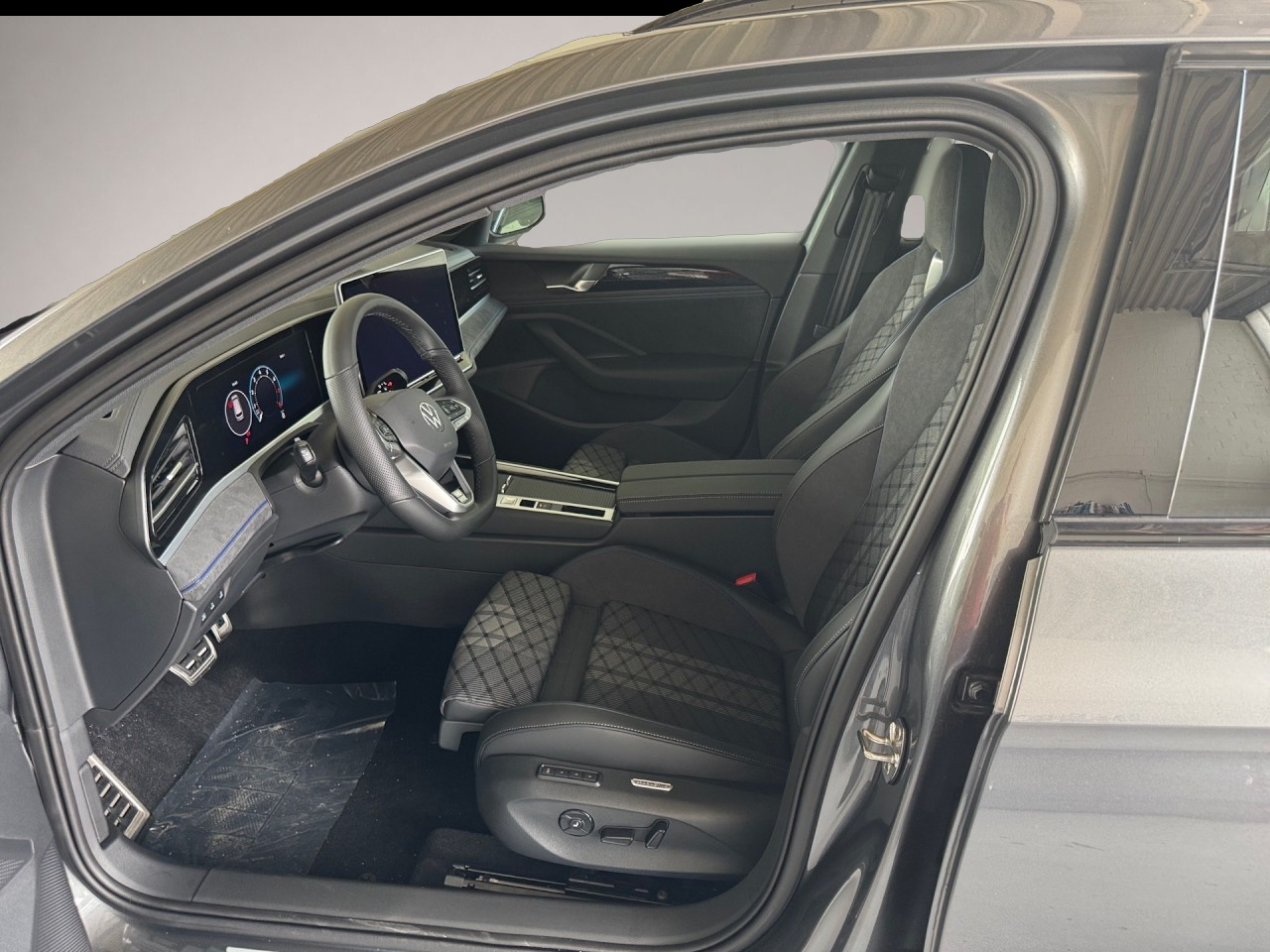 Bild 5 Volkswagen Passat Variant 2.0TSI DSG R-Line 4-Motion