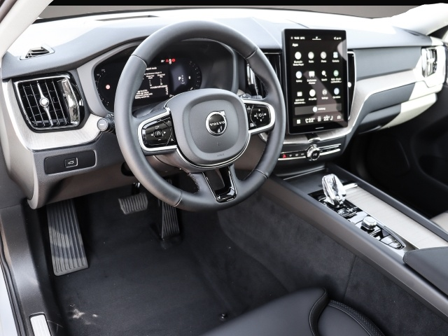 Bild 3 Volvo XC60 B5 AWD Plus Dark Panorama Head-Up