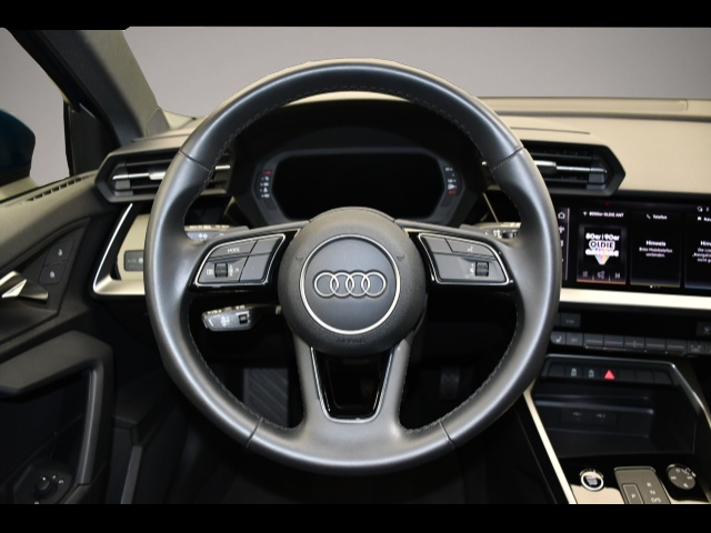 Fotografie des Audi A3 Sportback 35 TFSI S-tronic advanced Einparkhi