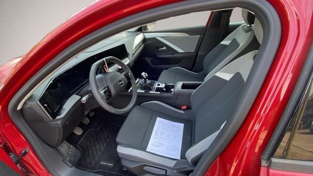 Fotografie des Opel Astra Sports Tourer 1.2 Turbo 110 ch BVM6 Editi.