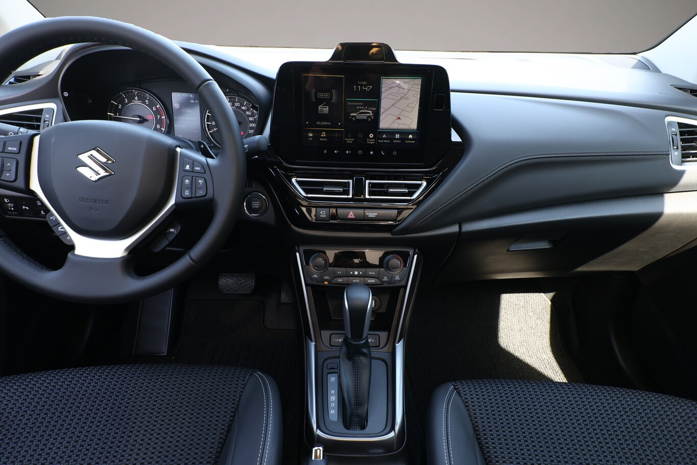 Bild 8 Suzuki Across S-Cross 1.4 MHEV 4WD Aut Comfort+ Pano 360° Lede