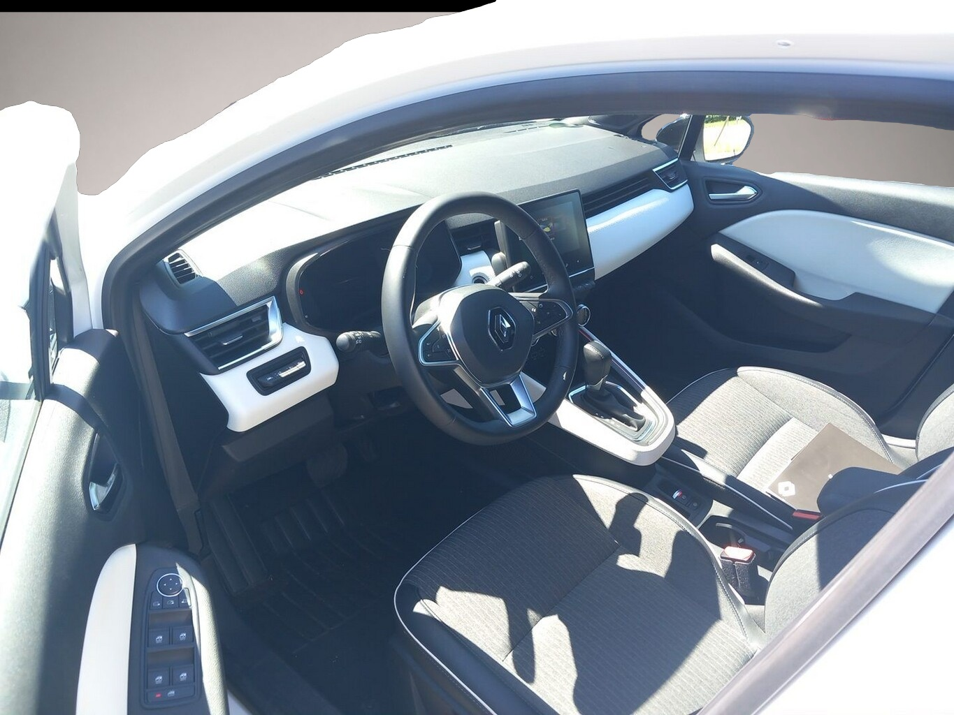 Bild 4 Renault Clio V 1.0 TCe 90 X-Tronic Techno Nav Kam360°