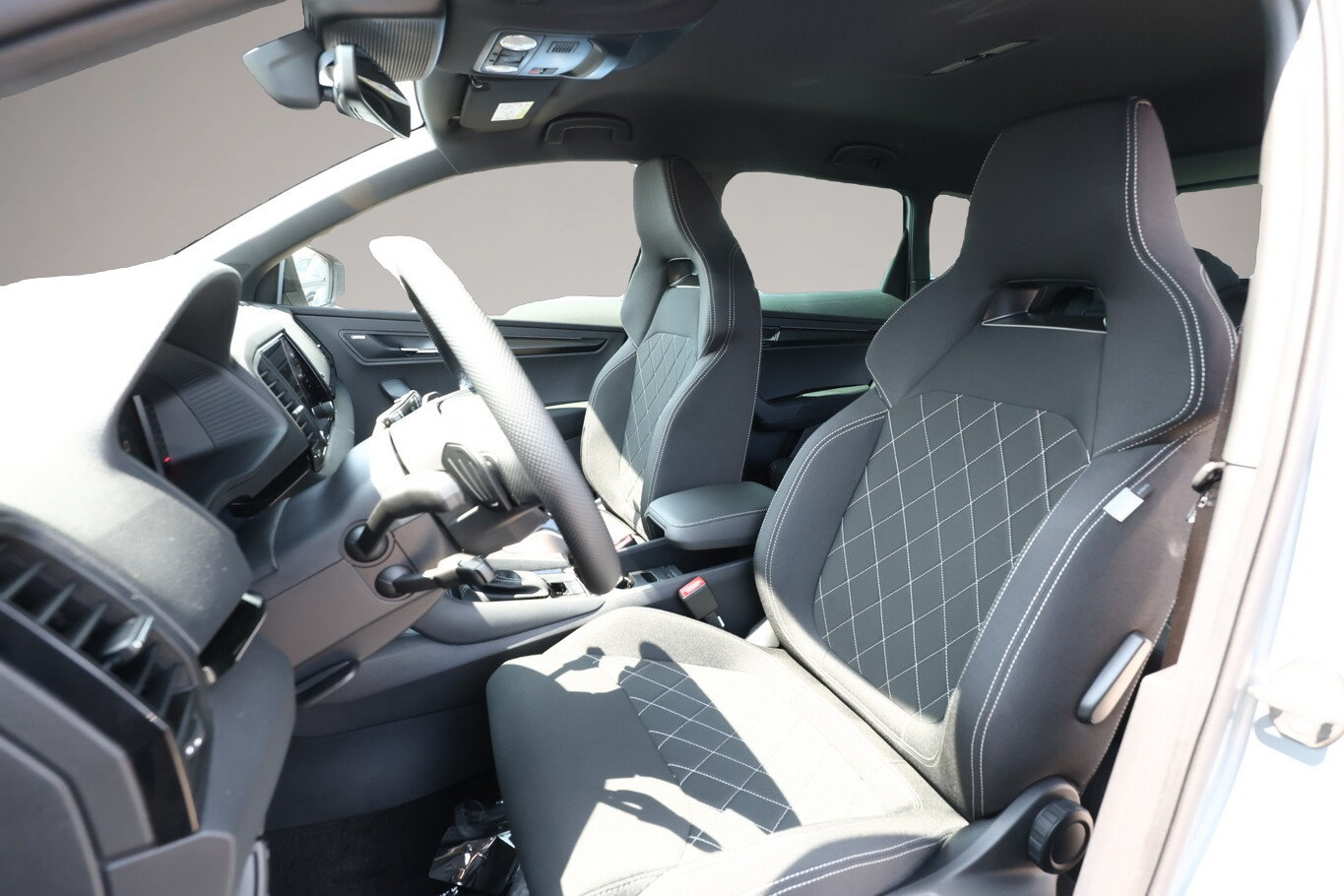 Bild 5 Skoda Karoq DSG Sportl Matrix Nav 360 Canton ACC Kessy