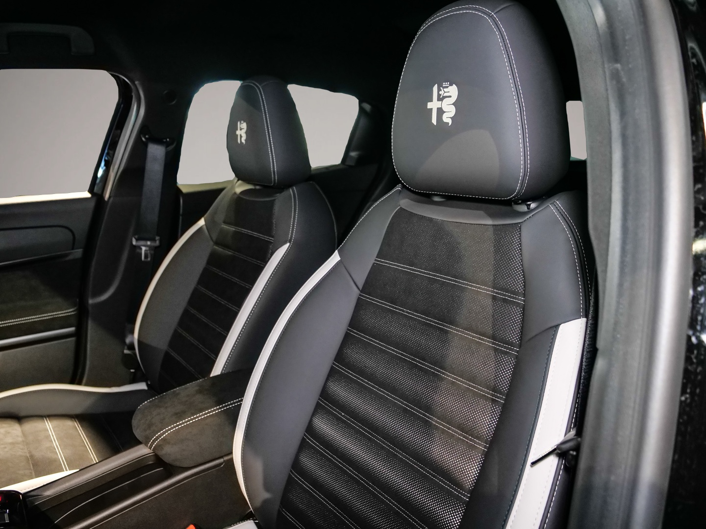 Bild 5 Alfa Romeo Junior Ibrida 1.2 VGT 107KW SPORT SPECIALE
